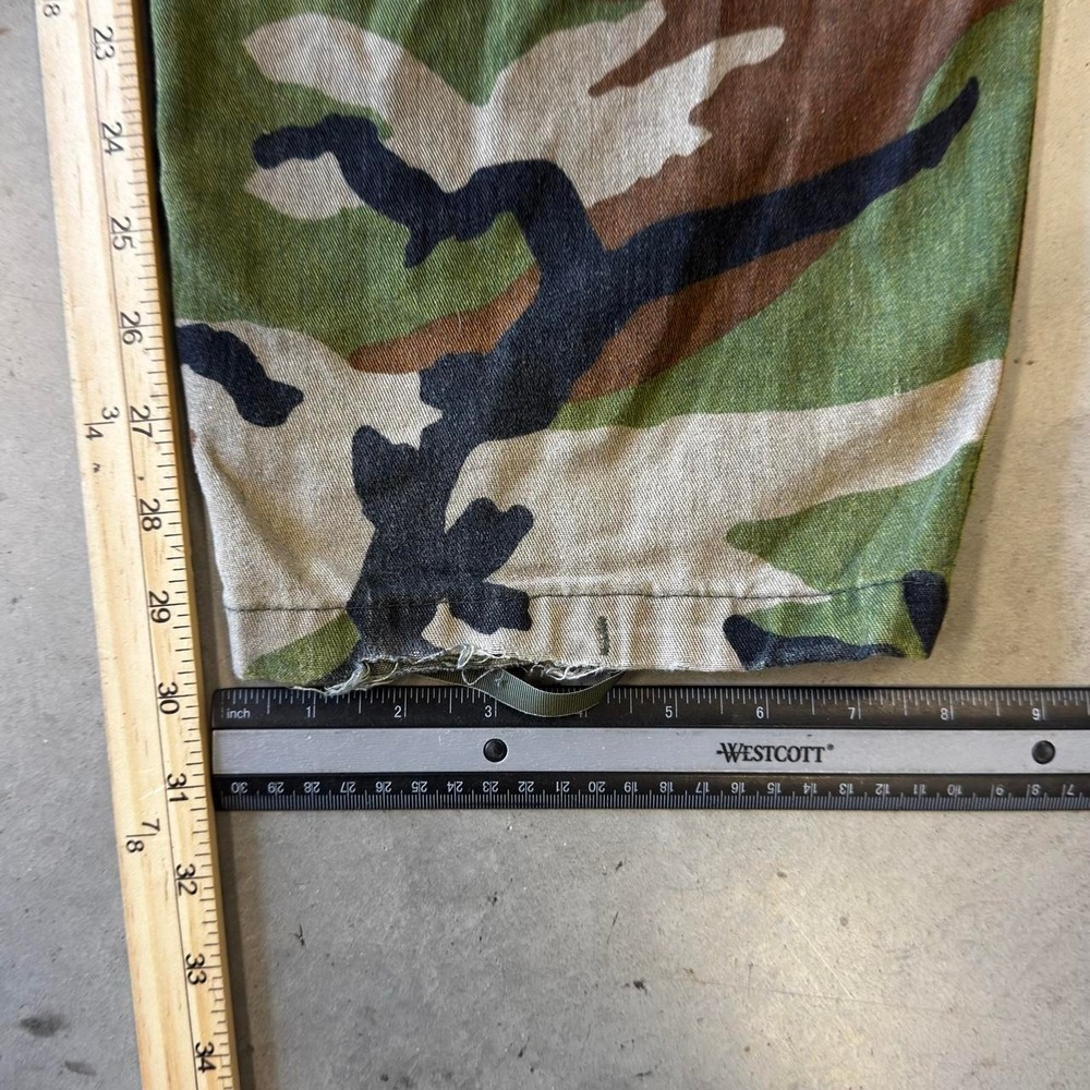 Vintage 90s faded repaired woodland camo military cargo pants - Picture 4 of 5